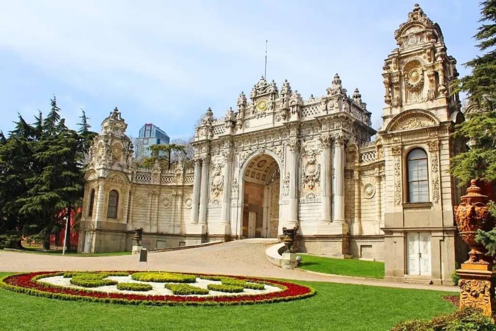 Gates-of-Dolmabahce-Palace