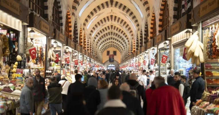 The Egyptian Spice Bazaar: Istanbul’s Oldest Sensory Marketplace